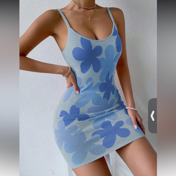 Women Floral Pattern
Spaghetti Strap Fitted Knit
Dress - Picture 3 of 7